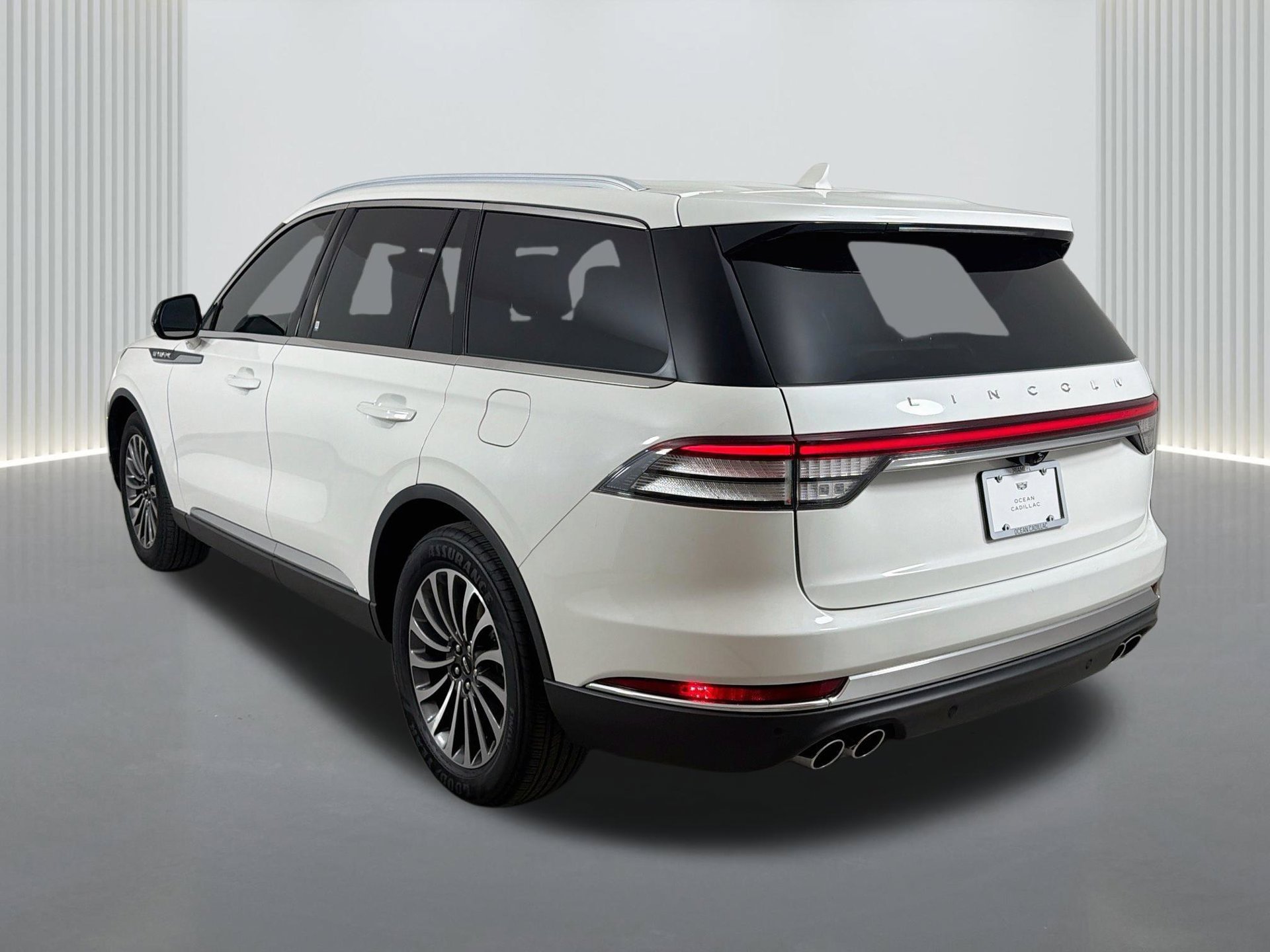 Used 2023 Lincoln Aviator 2WD w/ Premium Package image 3