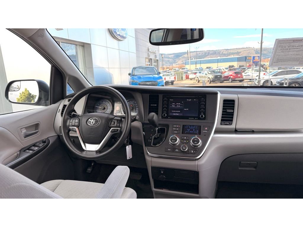 Used 2018 Toyota Sienna LE image 16