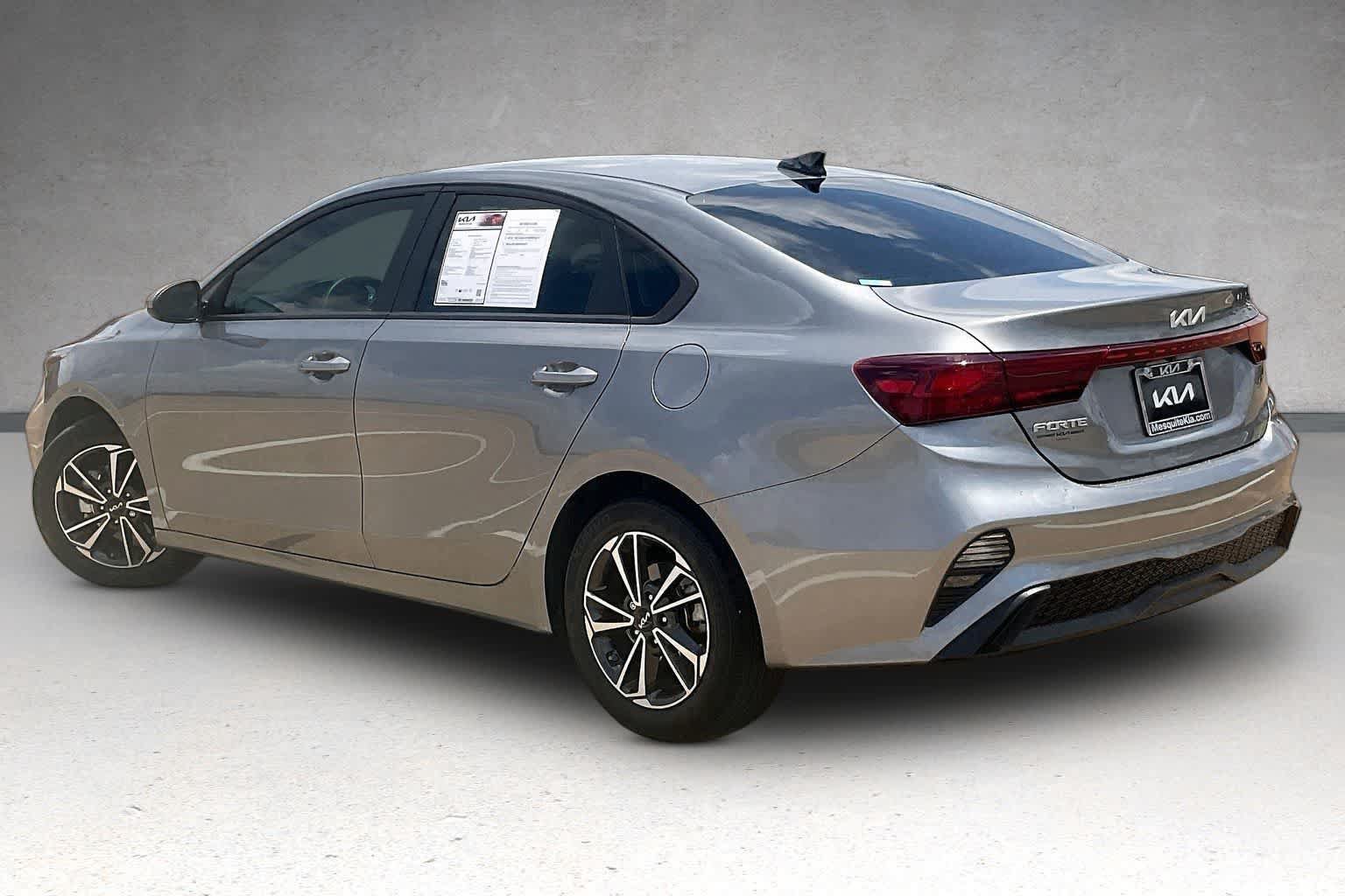 Certified 2022 Kia Forte LXS FWD image 4