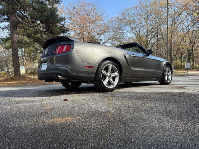 Used 2010 Ford Mustang GT image 2
