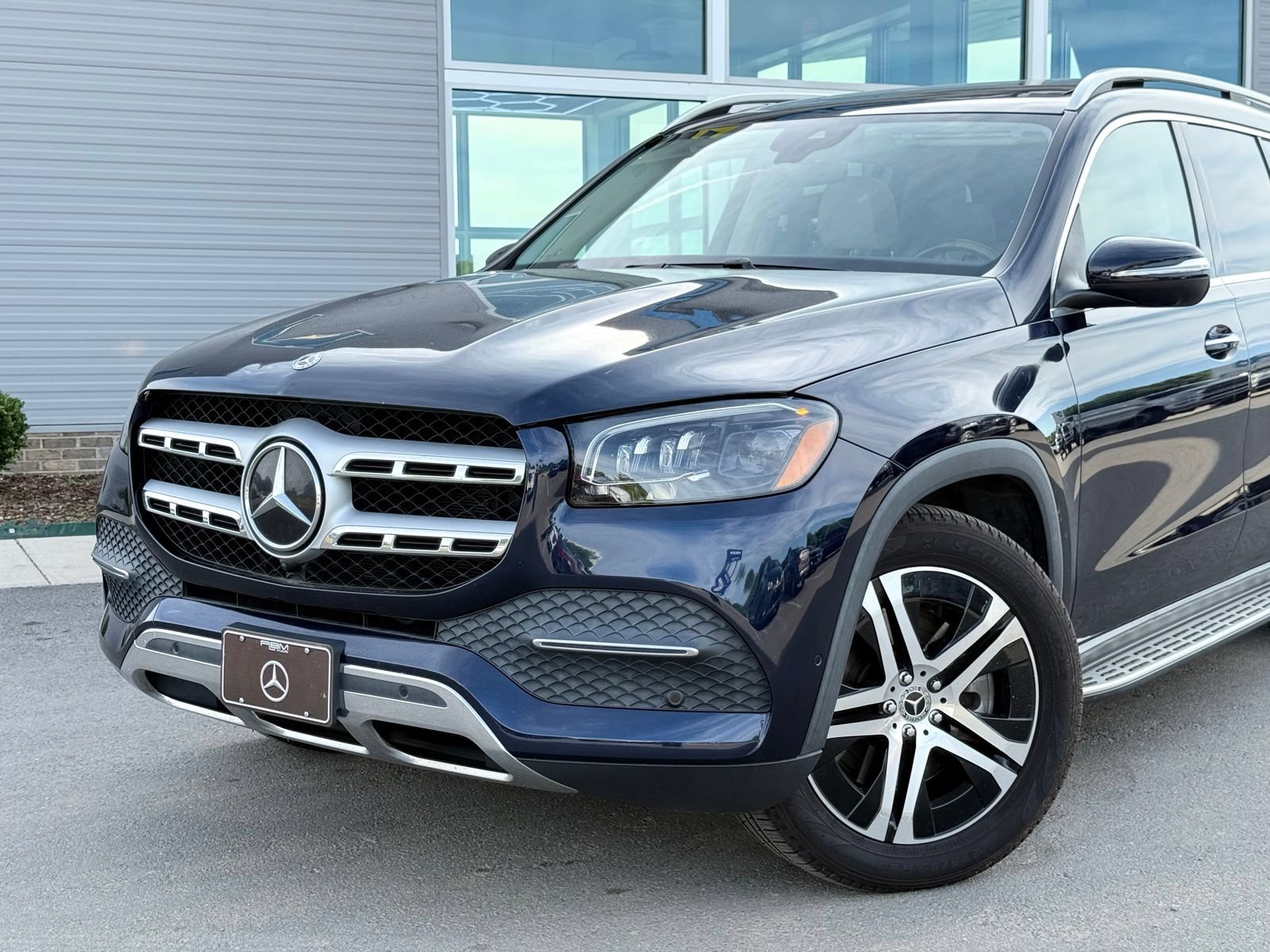 Used 2021 Mercedes-Benz GLS 450 4MATIC image 2