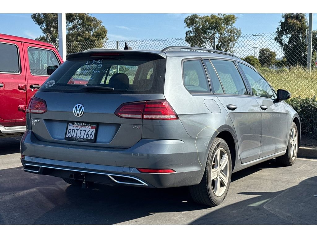 Used 2018 Volkswagen Golf SE image 3