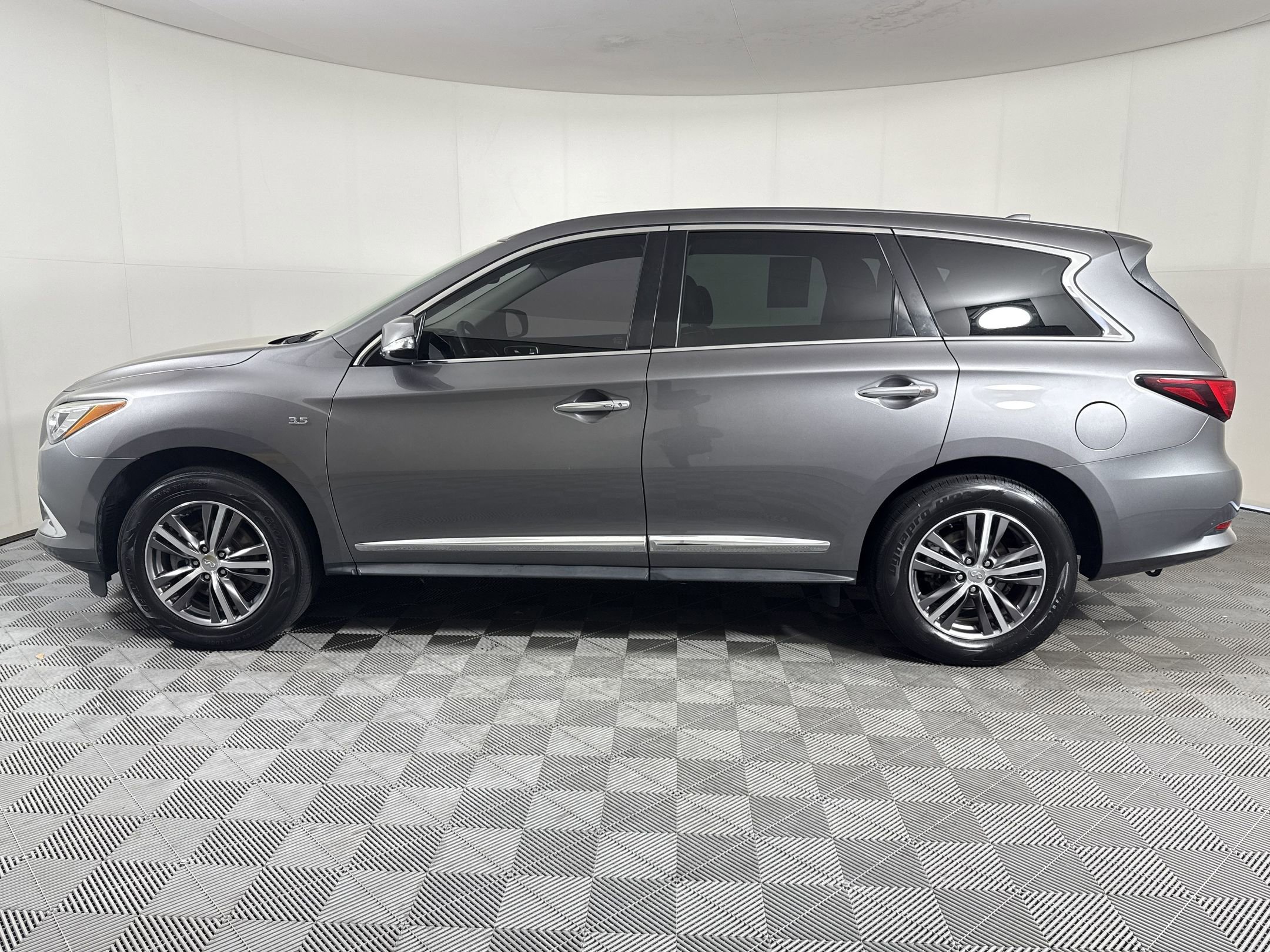 Used 2020 INFINITI QX60 Pure FWD image 2