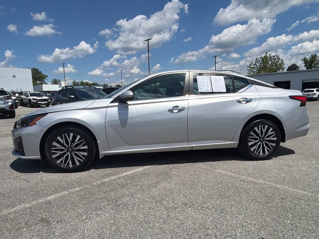Used 2024 Nissan Altima 2.5 SV w/ SV Premium Package AWD/4WD image 3