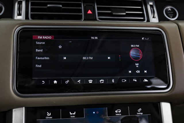 Used 2020 Land Rover Range Rover HSE AWD/4WD image 28