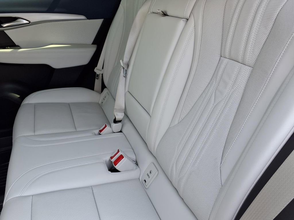 Used 2025 Buick Envision Avenir AWD/4WD image 7