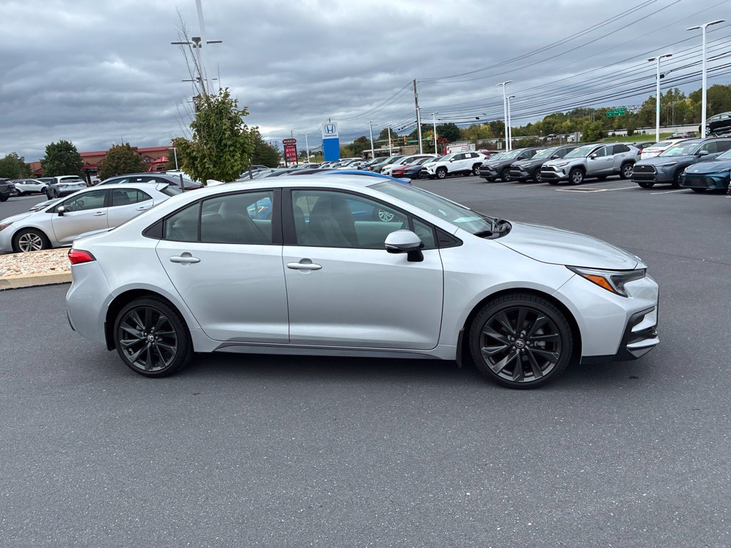 Used 2025 Toyota Corolla SE FWD image 4
