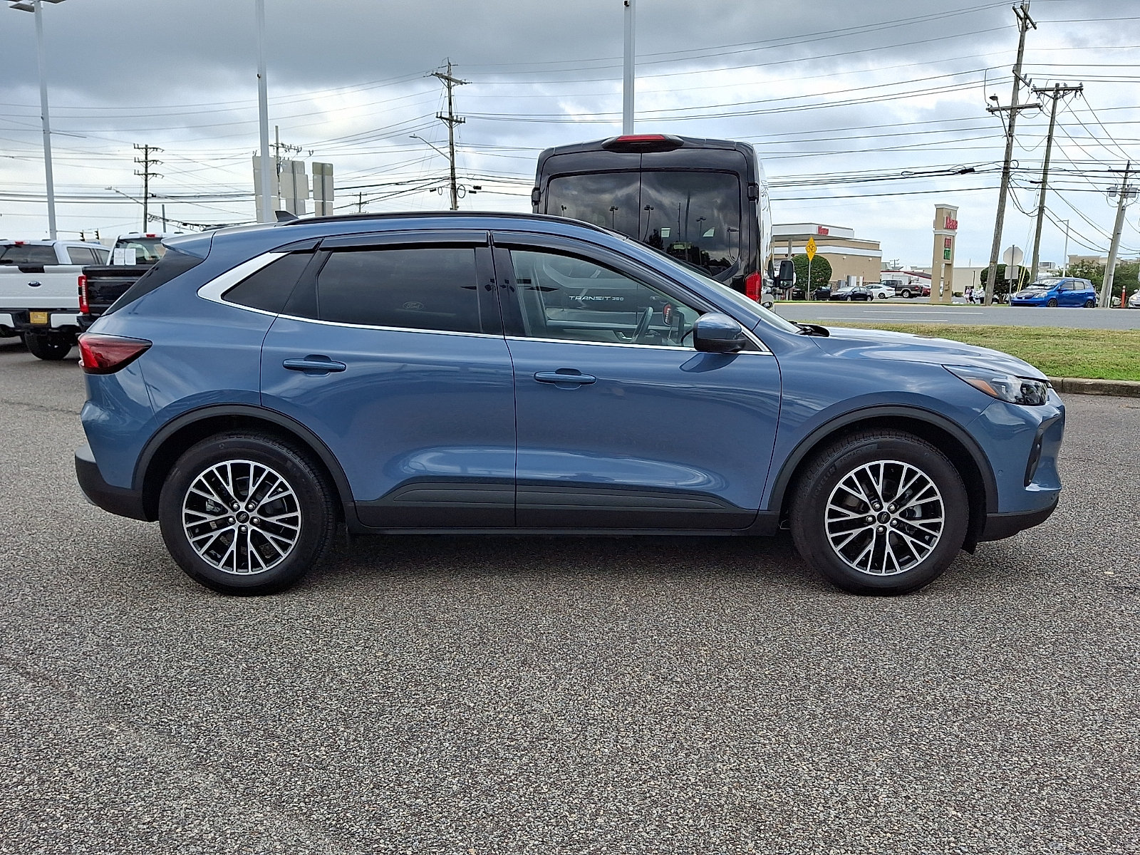 Used 2023 Ford Escape SE w/ PHEV Premium Package FWD image 12