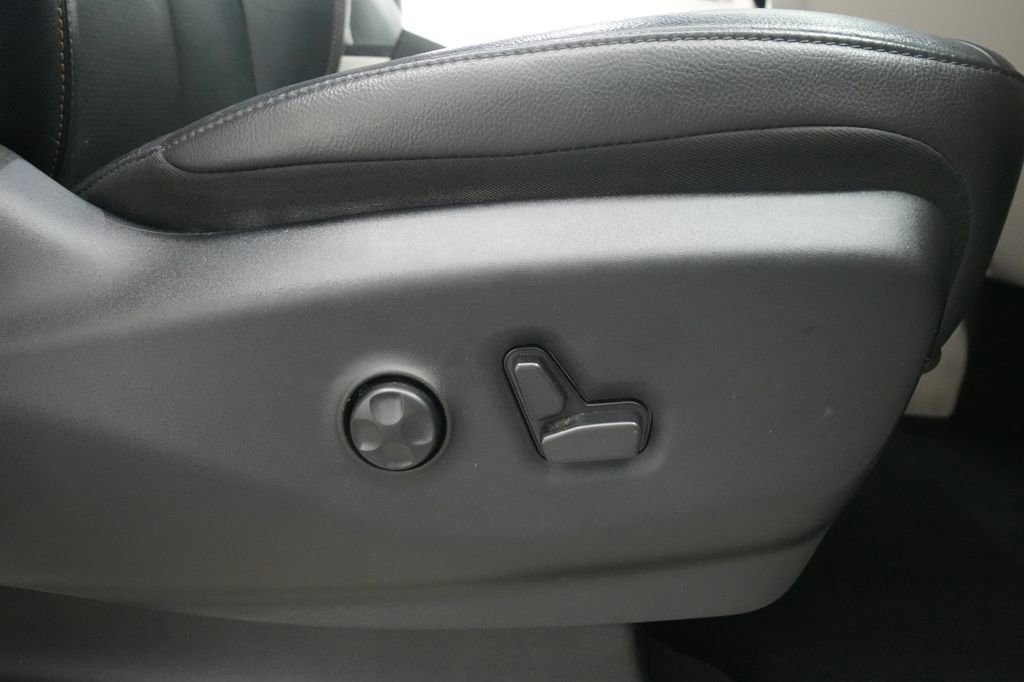 Used 2018 Chrysler Pacifica Touring-L Plus FWD image 29
