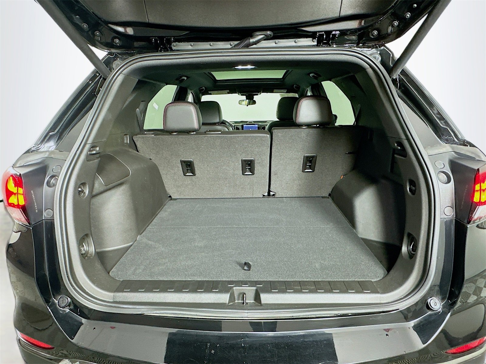 Used 2022 Chevrolet Equinox RS w/ RS Leather Package image 28