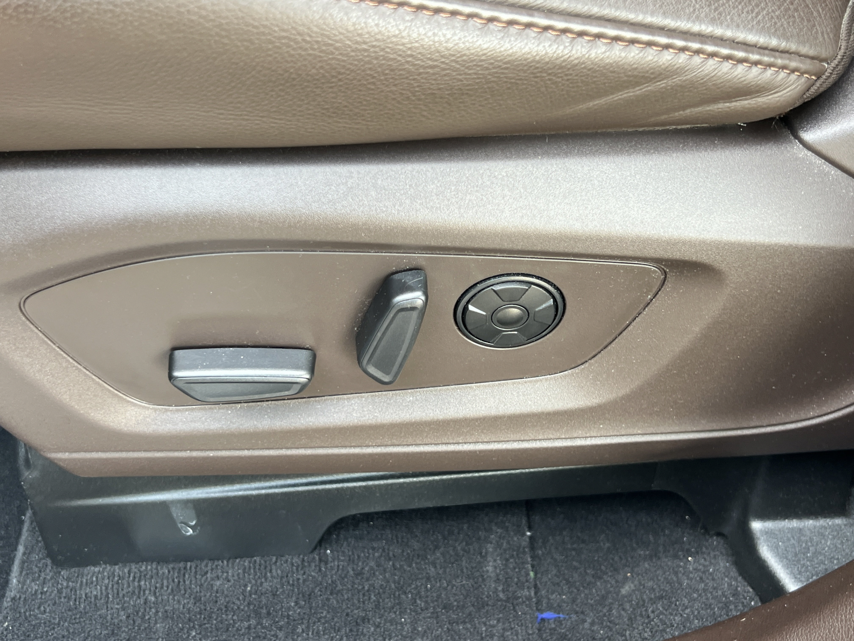 Used 2021 Ford Explorer King Ranch w/ Premium Technology Package RWD image 10