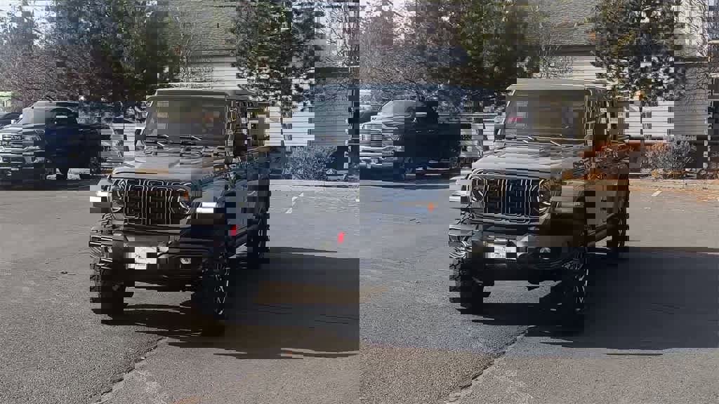 Used 2025 Jeep Gladiator Rubicon w/ Convenience Group image 4