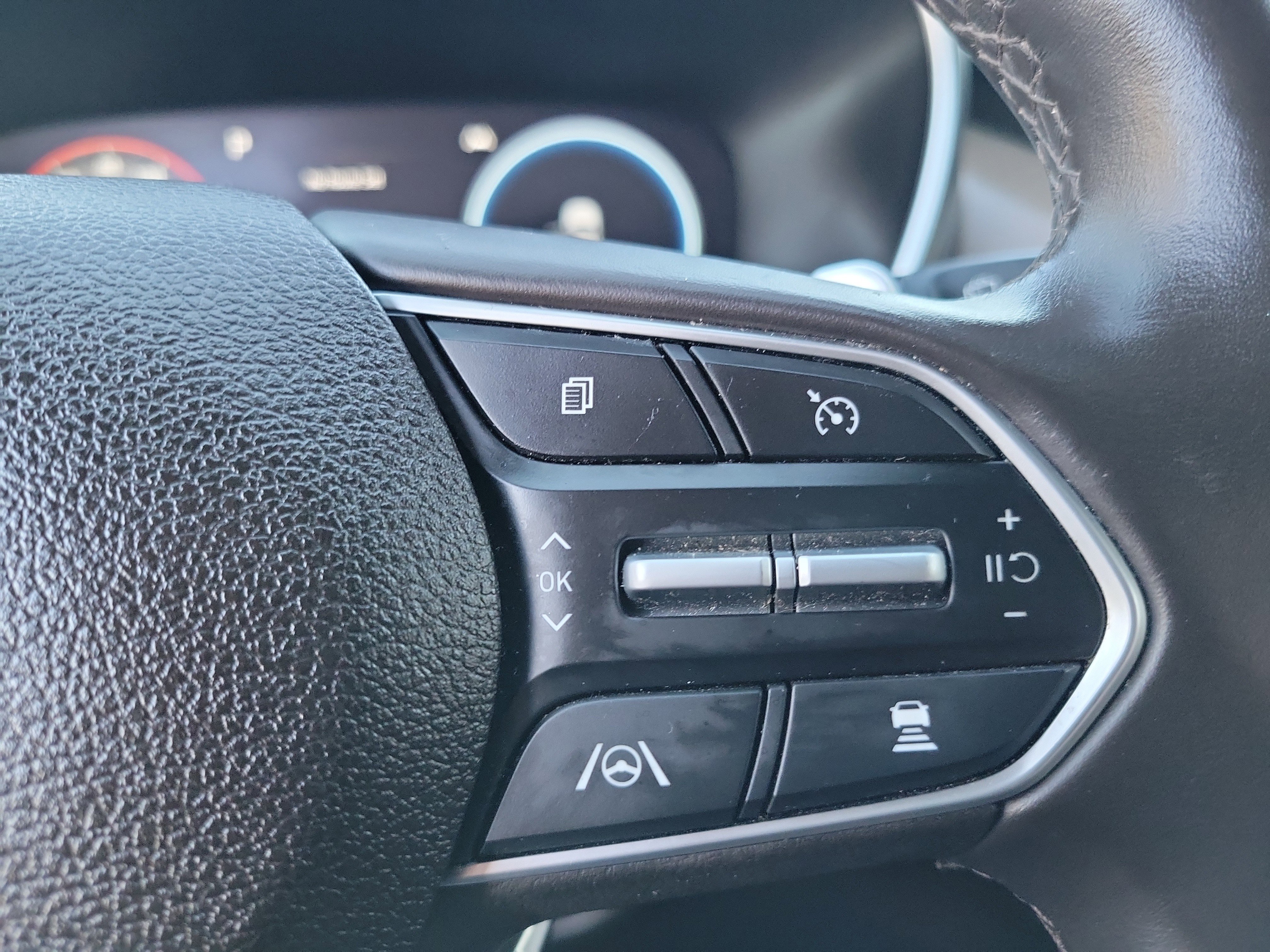 Certified 2023 Hyundai Santa Fe Limited image 8