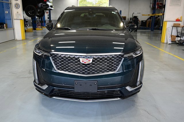 Used 2025 Cadillac XT6 Premium Luxury image 2