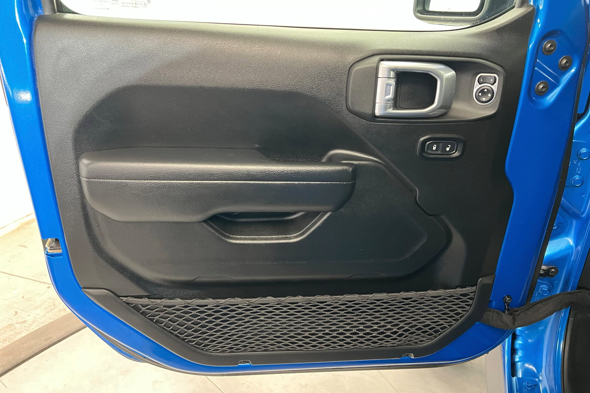 Used 2022 Jeep Wrangler Unlimited Rubicon w/ LED Lighting Group AWD/4WD image 15