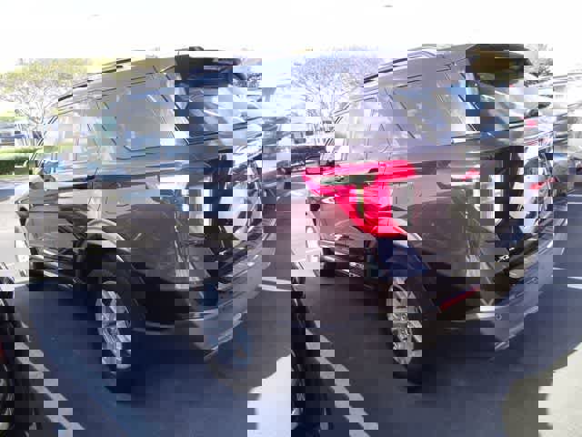 Used 2024 Ford Explorer XLT w/ Equipment Group 202A image 5