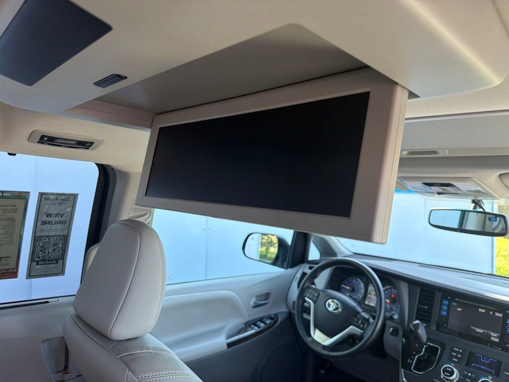 Used 2015 Toyota Sienna XLE Premium FWD image 9