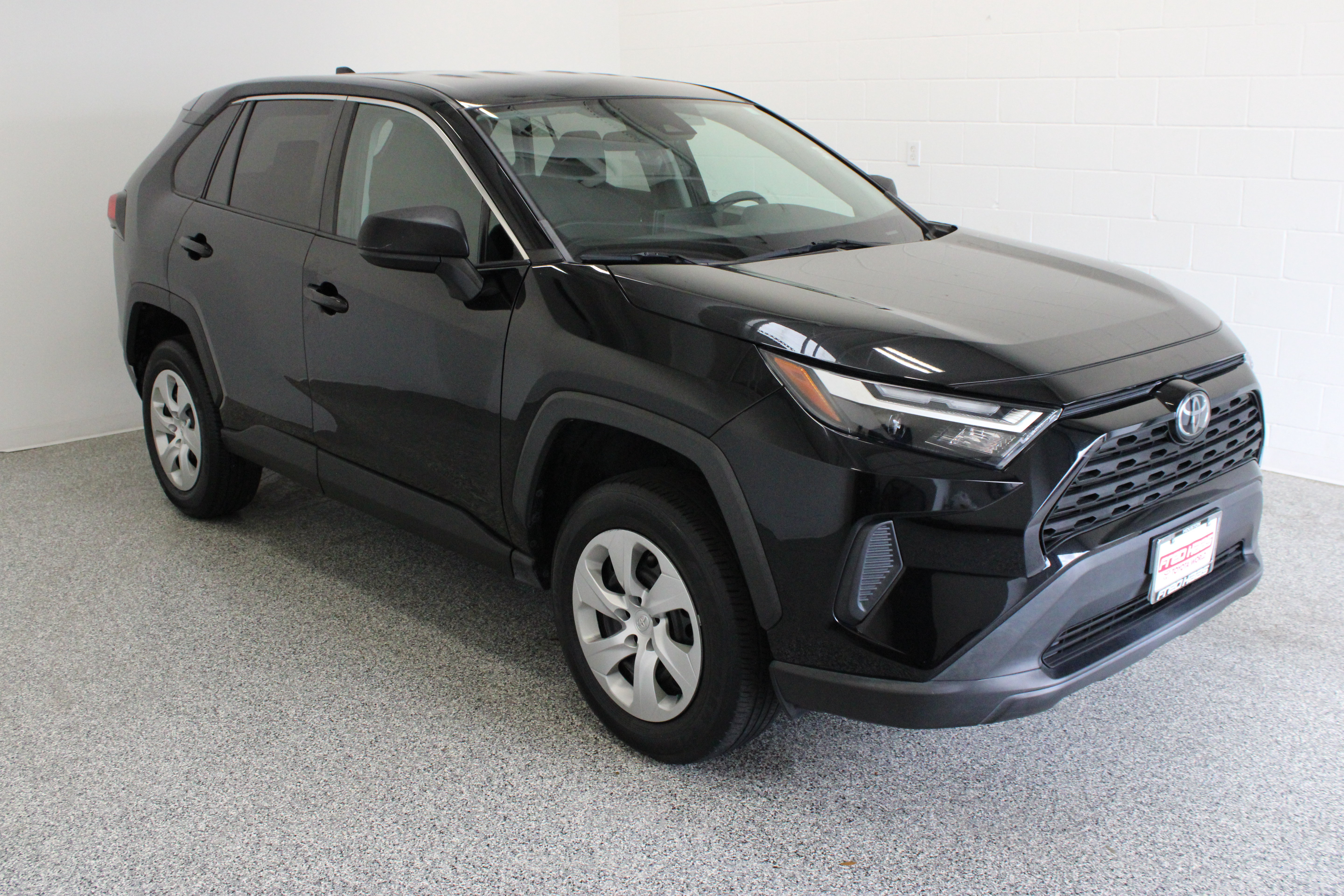Used 2023 Toyota RAV4 LE FWD image 4