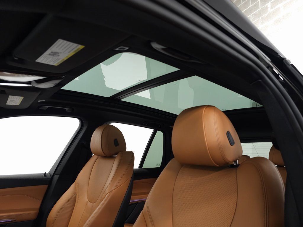 Used 2022 BMW X5 xDrive40i w/ Parking Assistance Package image 19