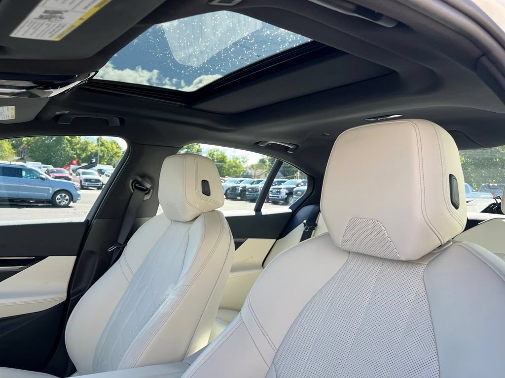 Used 2024 BMW 530i xDrive w/ Convenience Package AWD/4WD image 4