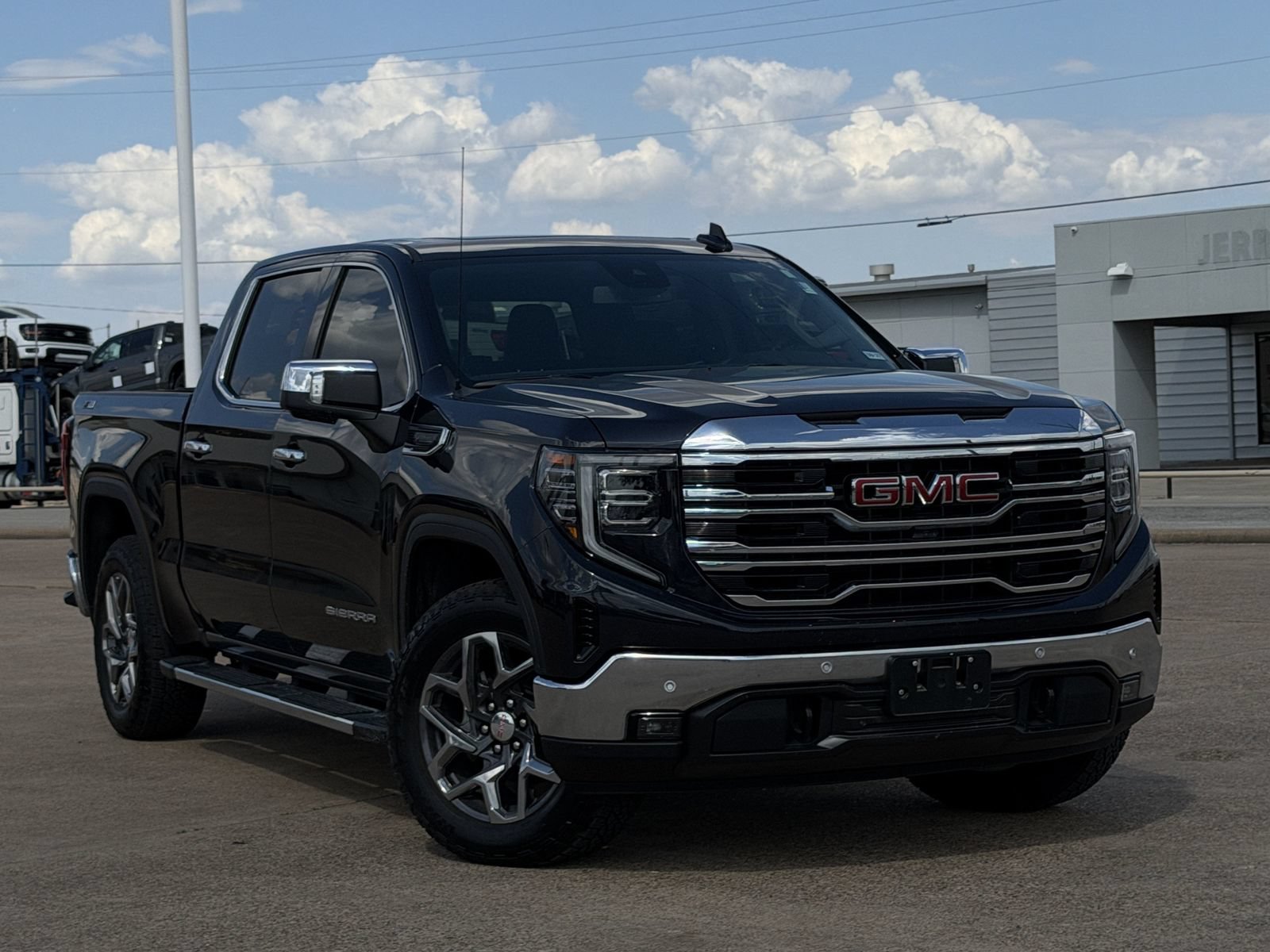 Used 2025 GMC Sierra 1500 SLT AWD/4WD image 2