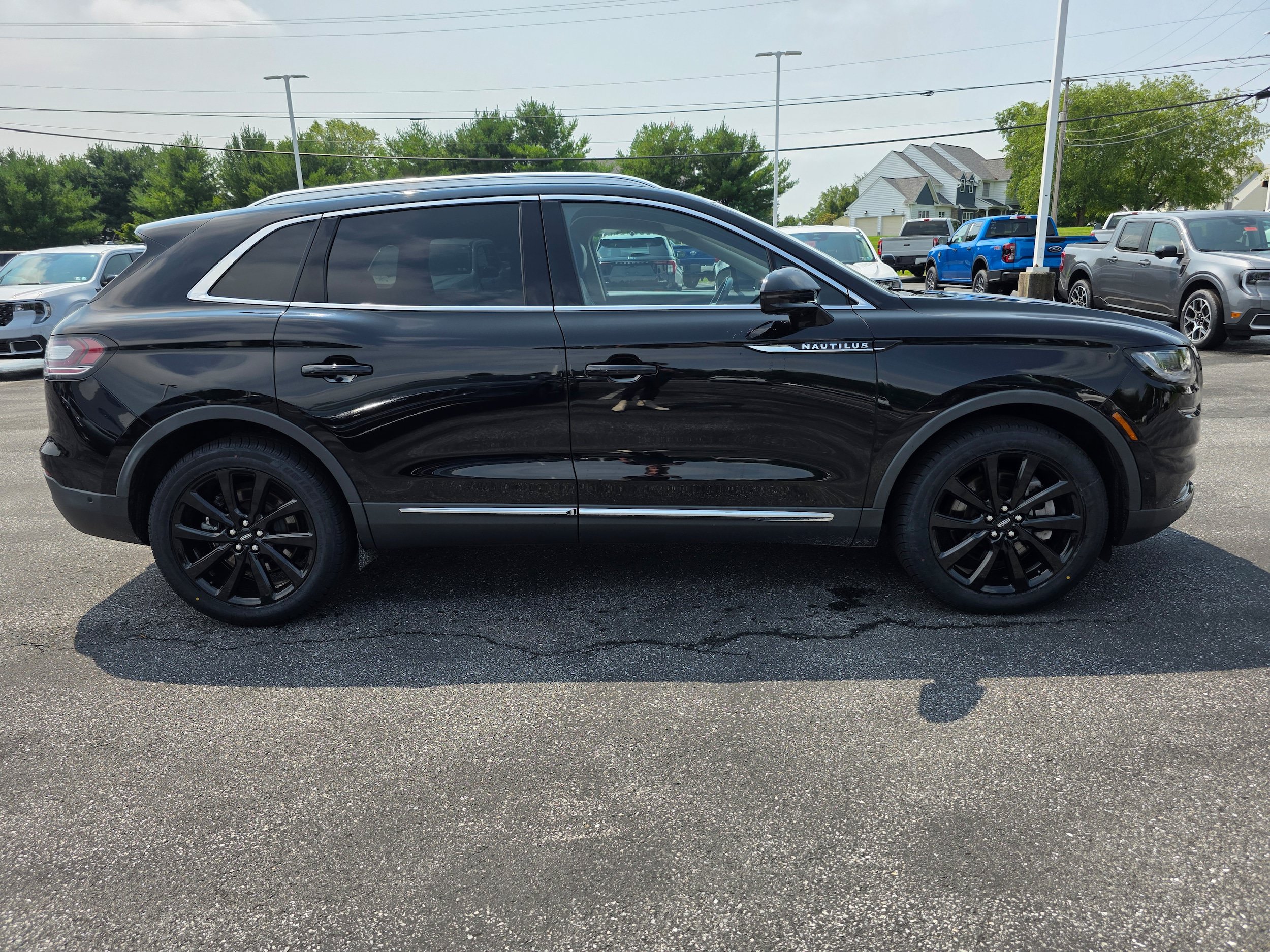 Used 2022 Lincoln Nautilus Reserve w/ Equipment Group 202A AWD/4WD image 6
