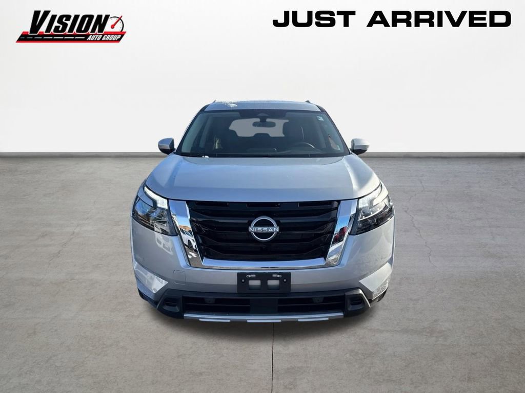 New 2025 Nissan Pathfinder SL image 2