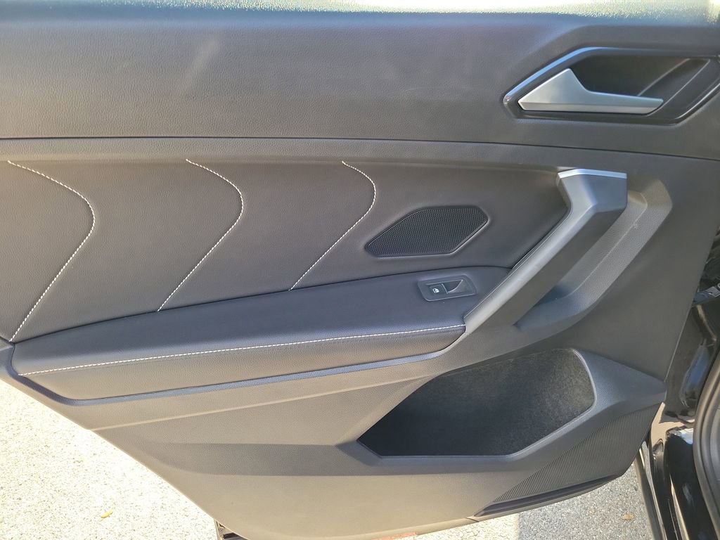 Used 2023 Volkswagen Tiguan SEL R-Line image 17