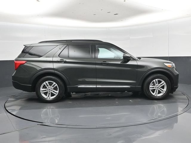Used 2022 Ford Explorer XLT RWD image 2
