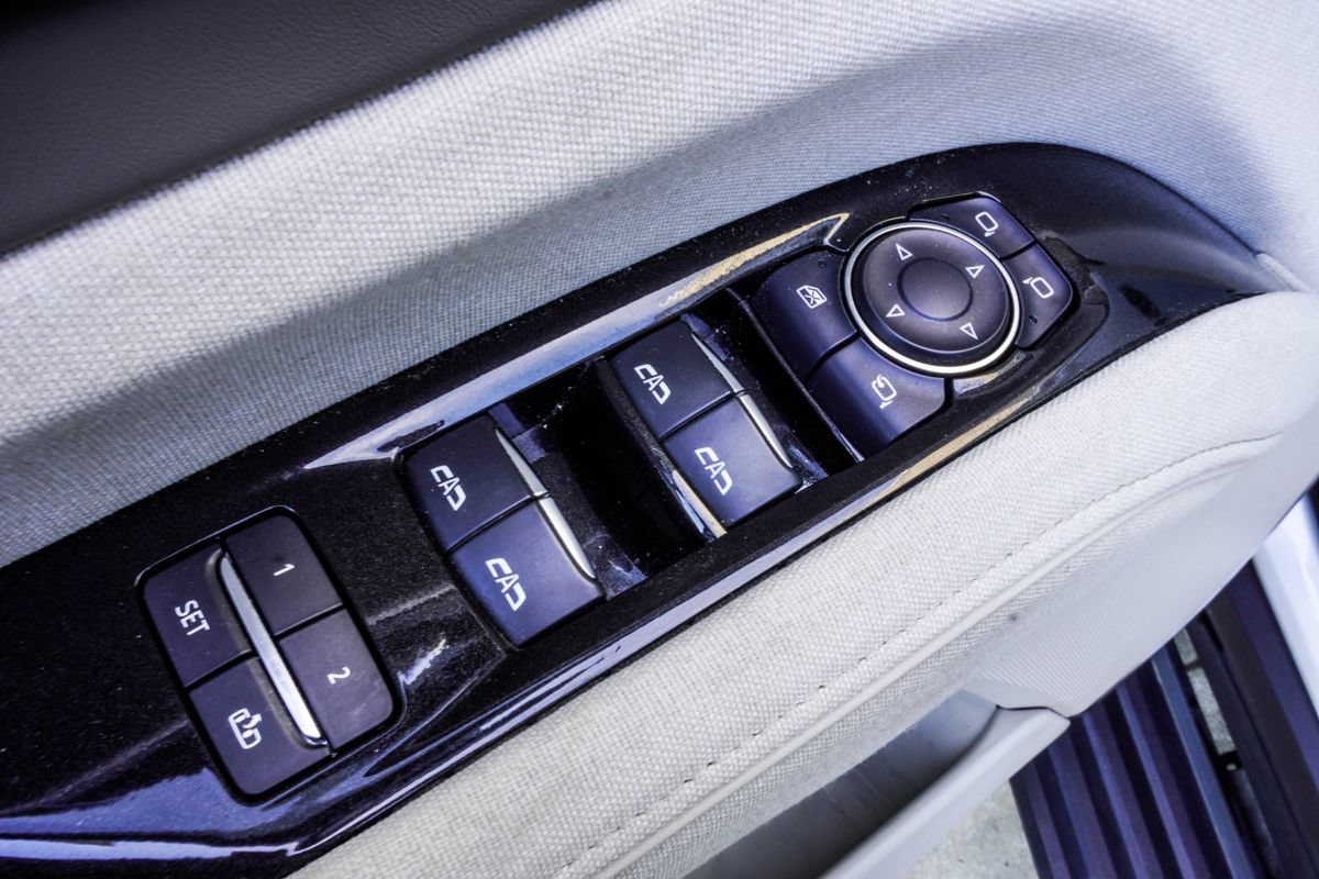 Used 2024 Cadillac Escalade ESV Sport Platinum w/ LPO, ONYX Package AWD/4WD image 33