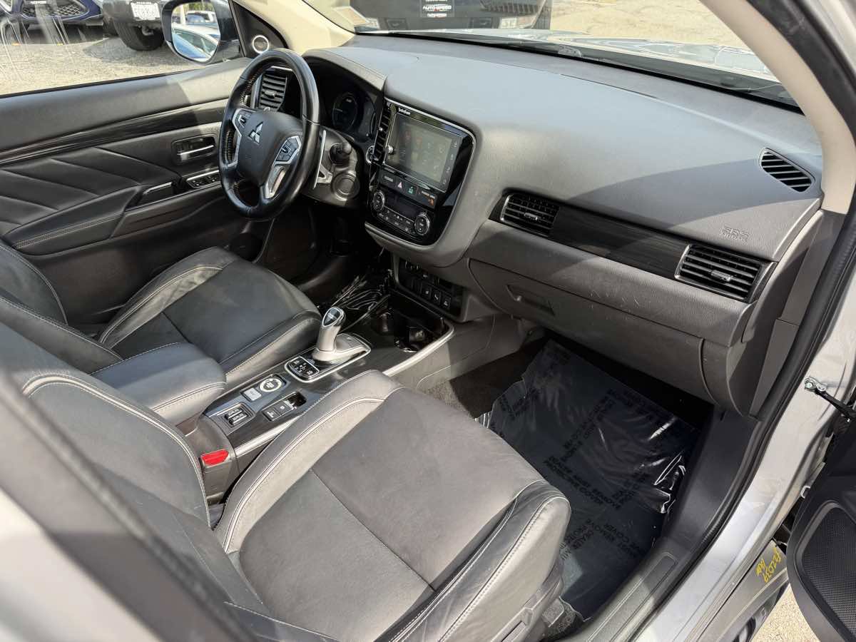 Used 2018 Mitsubishi Outlander GT image 17