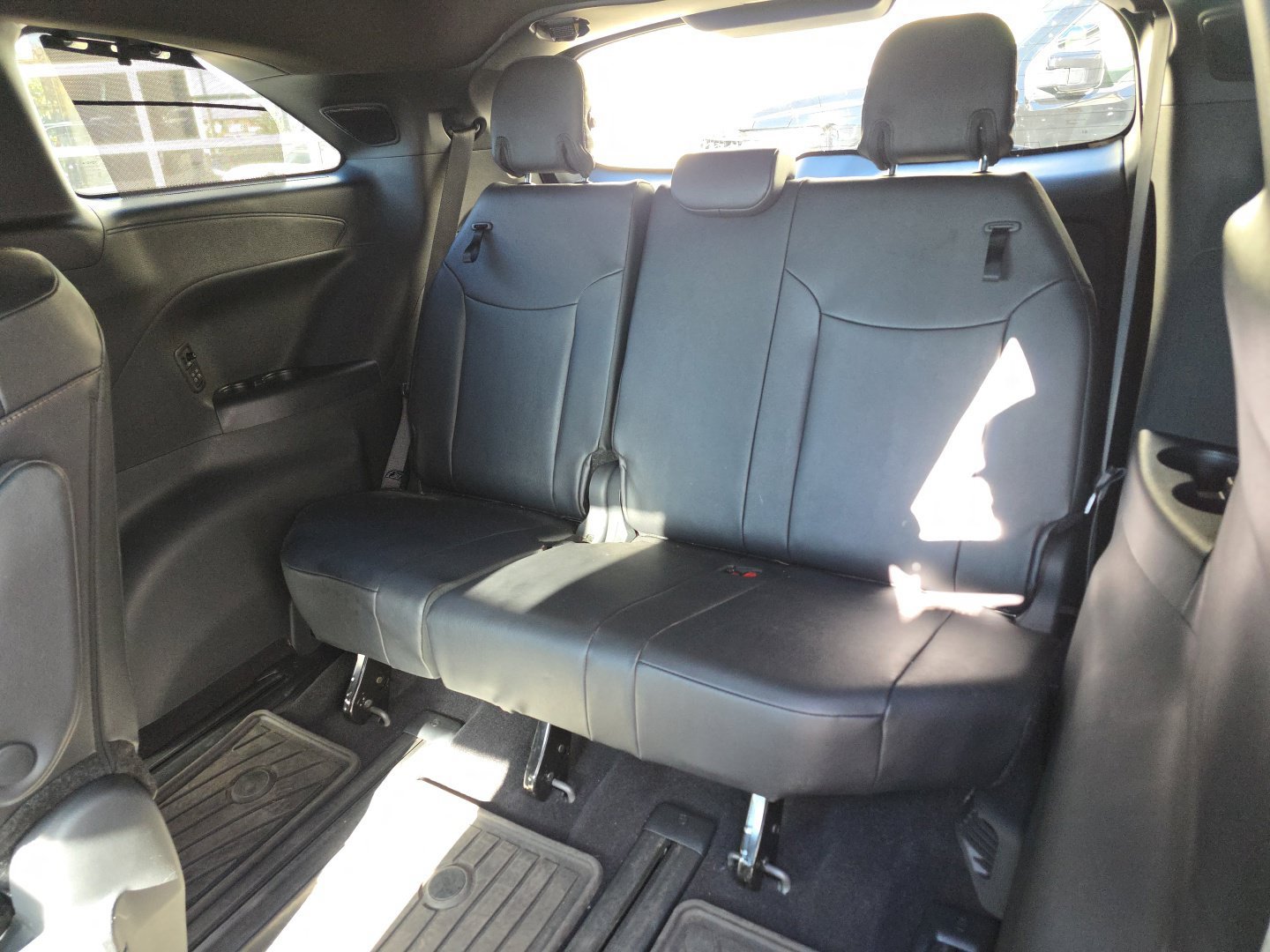 Used 2025 Toyota Sienna Limited AWD/4WD image 27