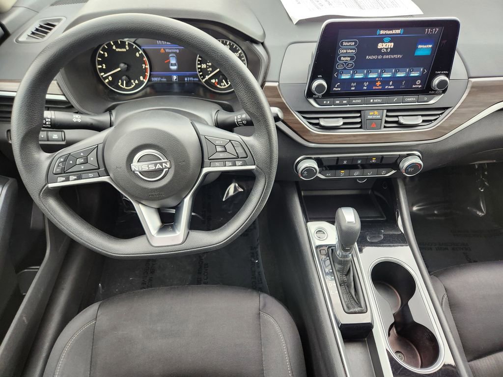 Used 2024 Nissan Altima 2.5 SV image 2