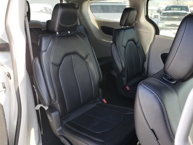 Used 2024 Chrysler Pacifica Touring-L image 19