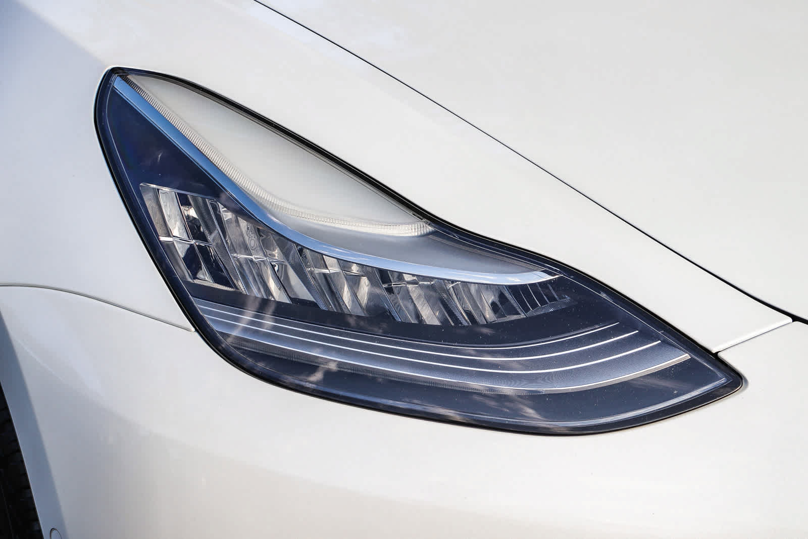 Used 2020 Tesla Model 3 Standard Range Plus RWD image 4