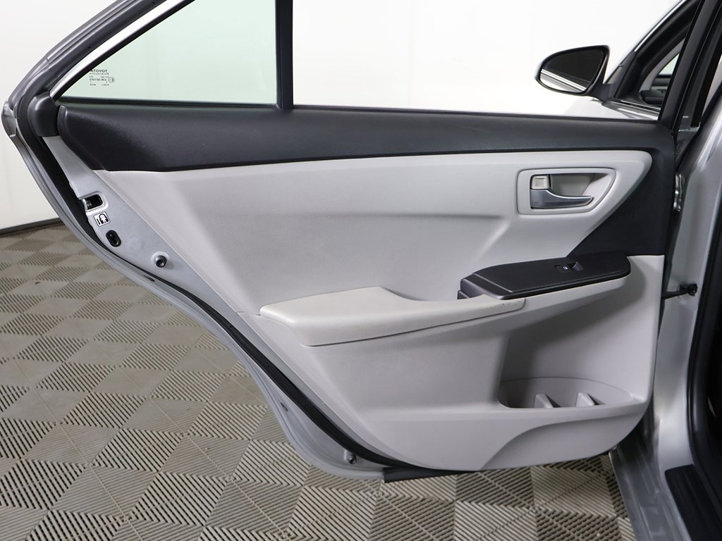 Used 2015 Toyota Camry SE image 21