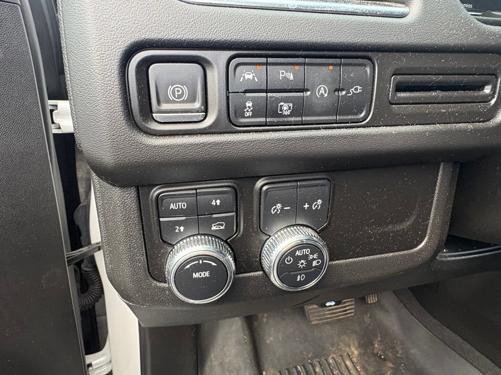 Used 2022 GMC Yukon SLT w/ SLT Luxury Package AWD/4WD image 10