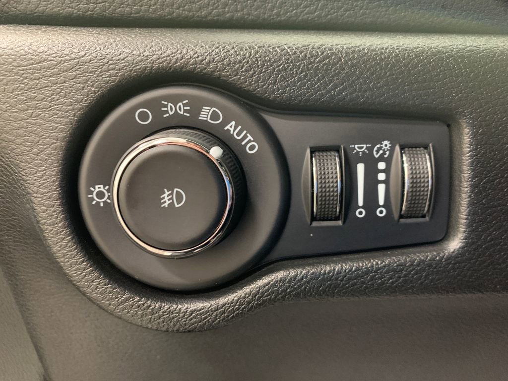 Used 2023 Chrysler Pacifica Touring-L FWD image 26