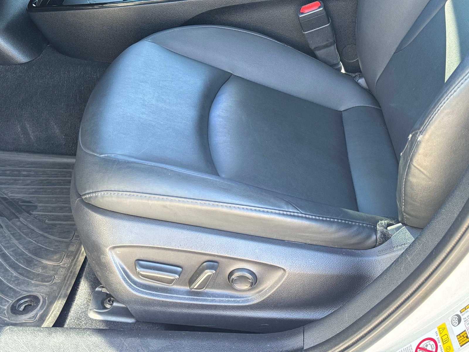 Used 2020 Toyota Prius XLE w/ Advanced Technology Package image 18