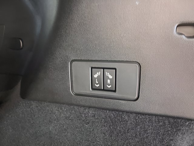 Certified 2024 Cadillac XT6 Luxury w/ LPO, Floor Liner Package AWD/4WD image 24