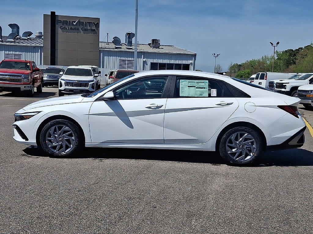 New 2026 Hyundai Elantra Hybrid FWD image 7