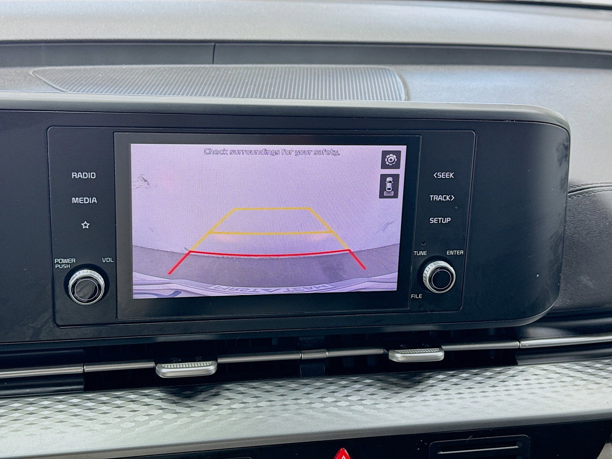 Used 2022 Kia Carnival LX FWD image 10