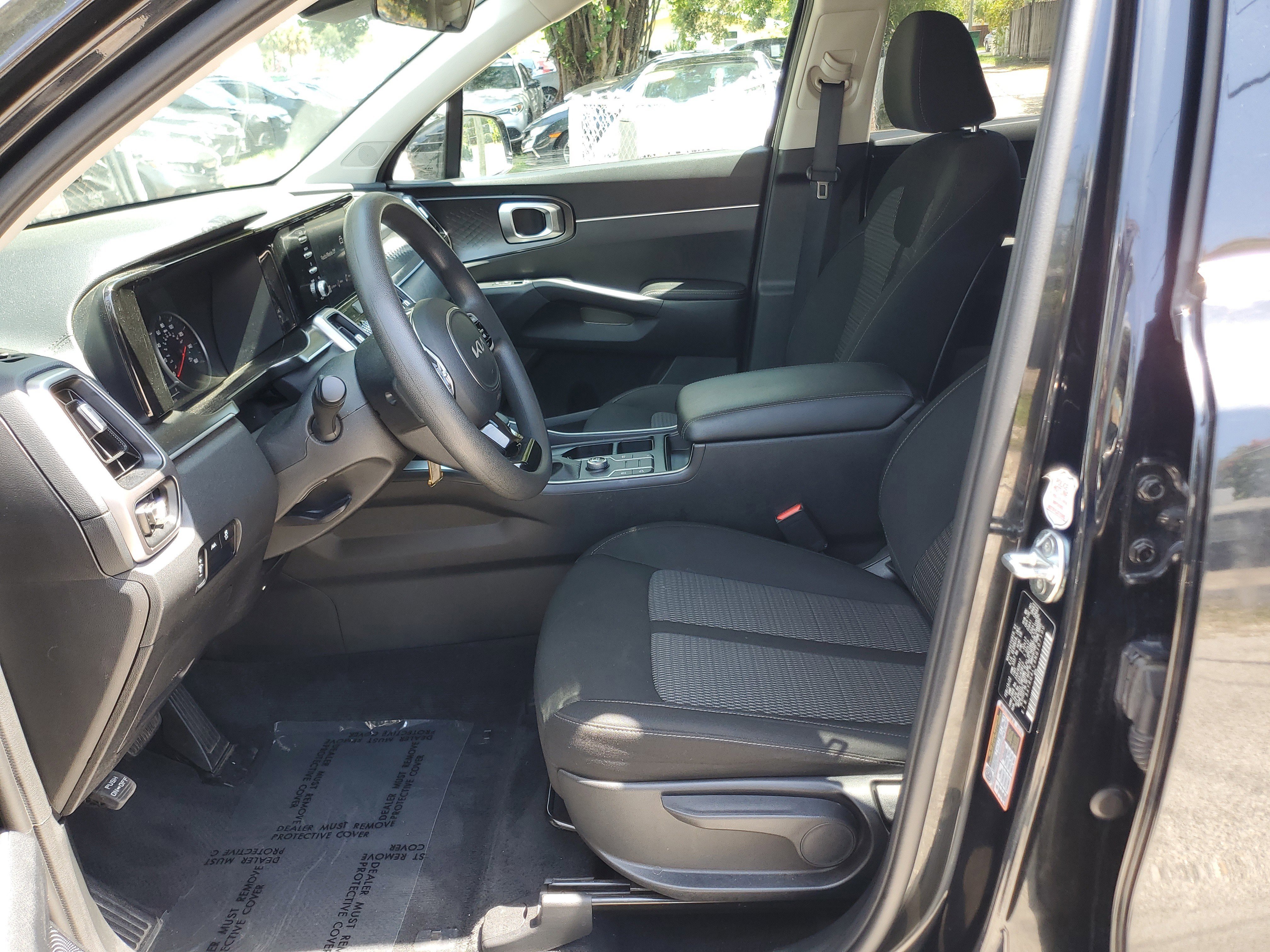 Used 2022 Kia Sorento LX image 16