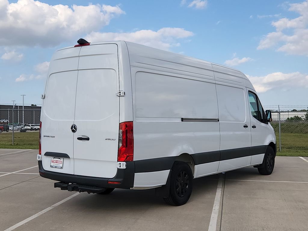 Used 2025 Mercedes-Benz Sprinter 2500 image 5