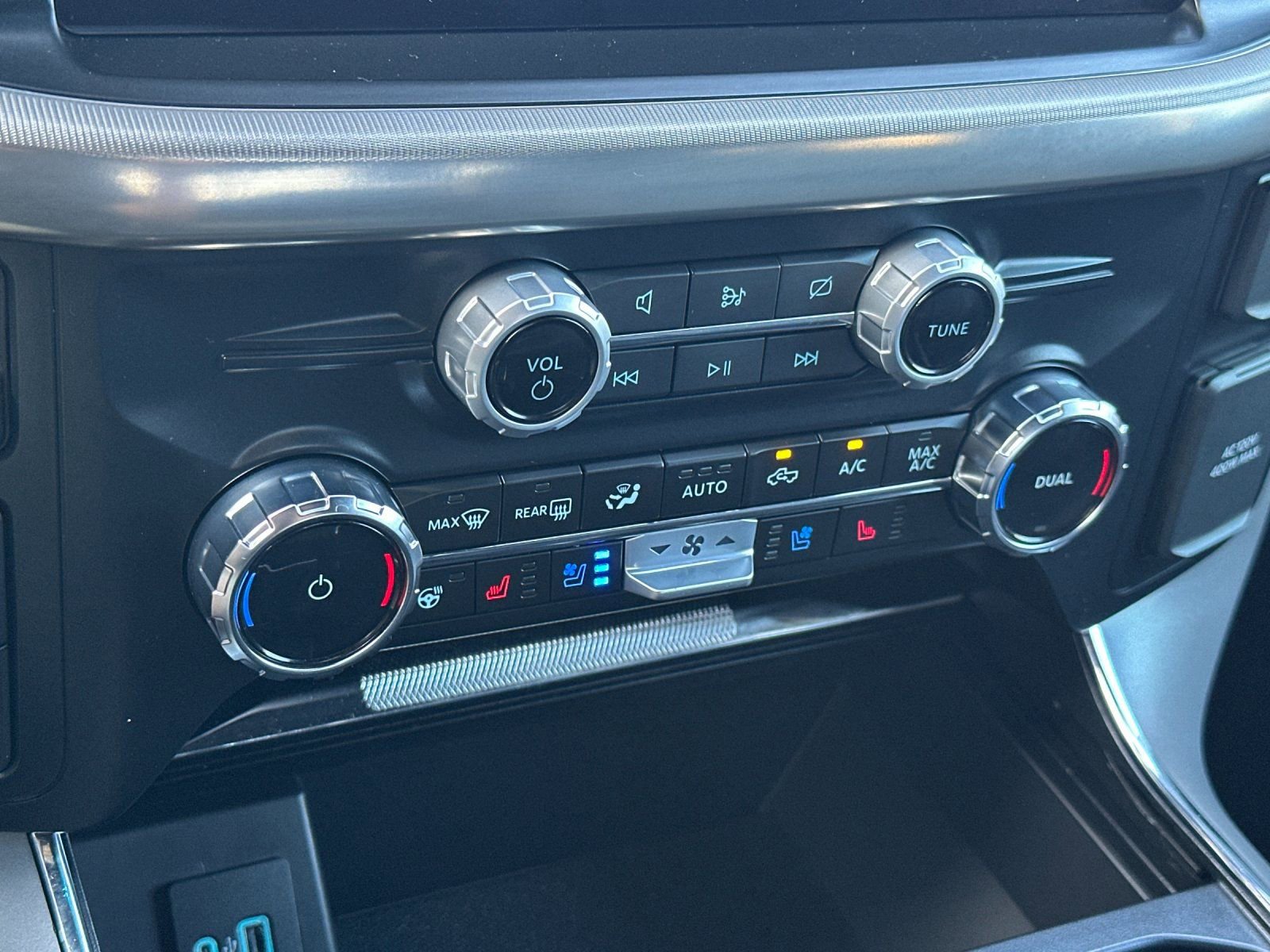 Used 2024 Ford F150 Lariat w/ Bed Utility Package AWD/4WD image 24