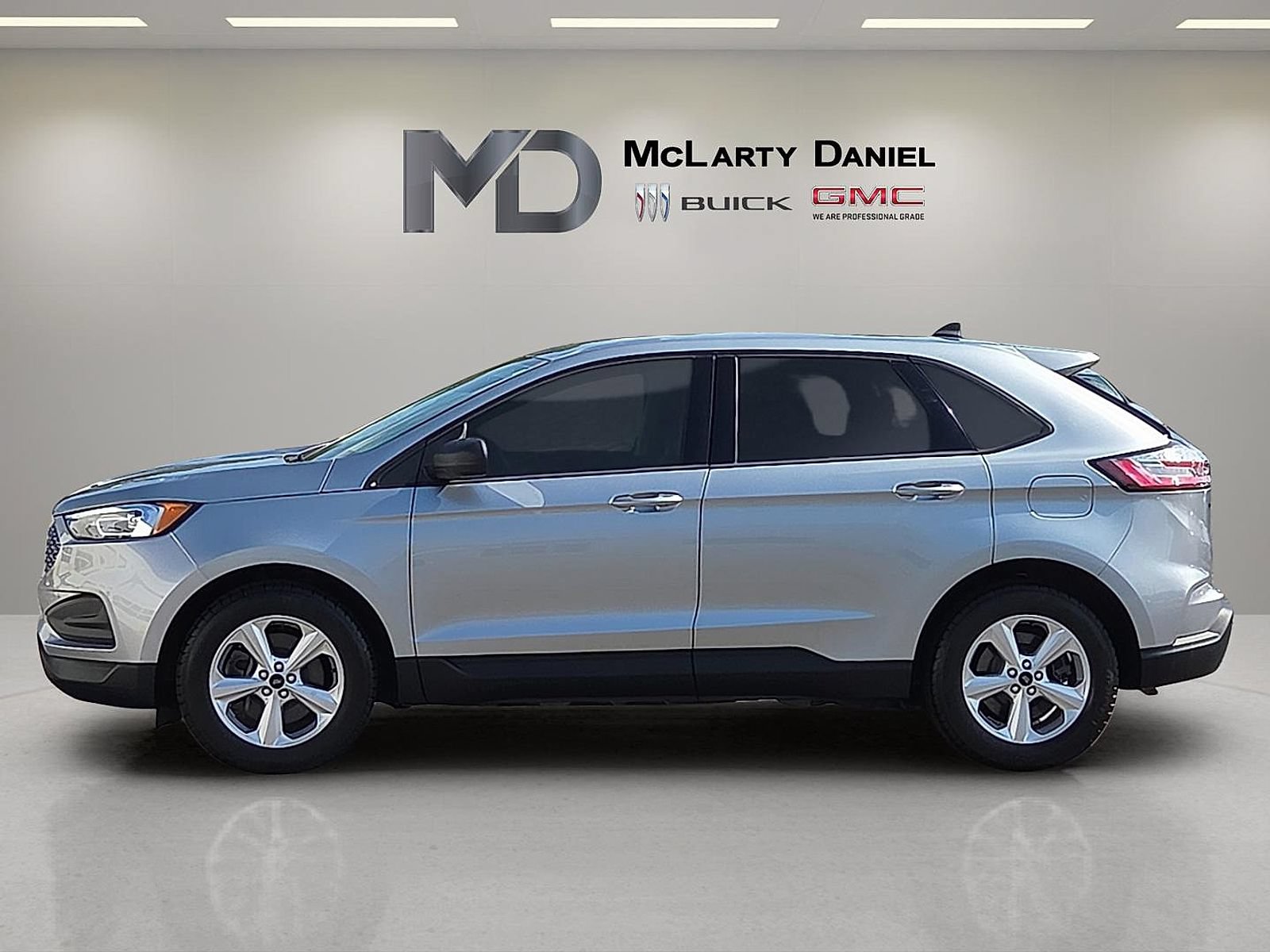 Used 2024 Ford Edge SE AWD/4WD image 2