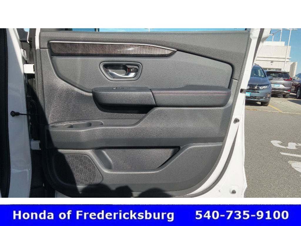 Used 2025 Honda Pilot Black Edition image 29