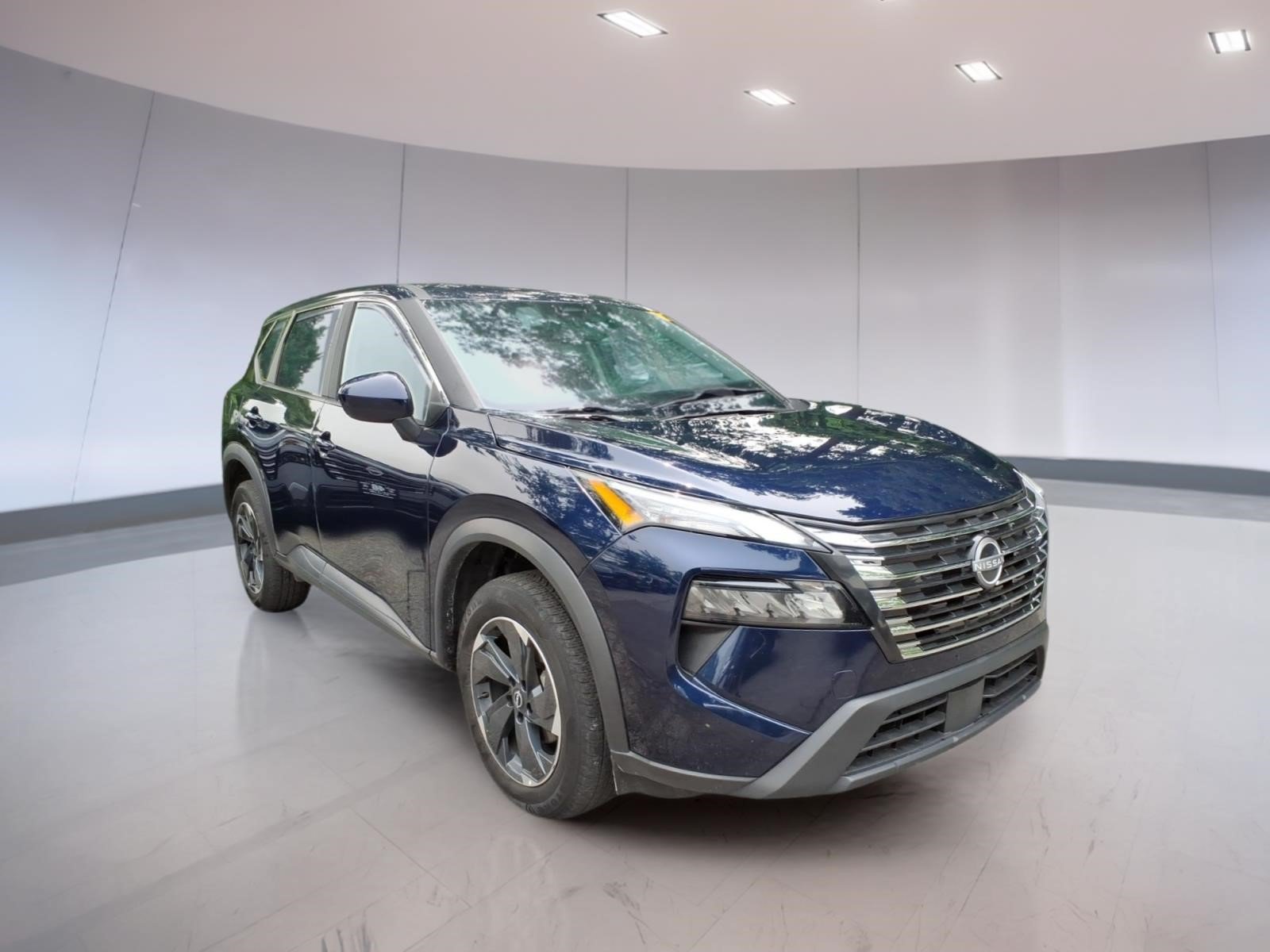 Used 2024 Nissan Rogue SV AWD/4WD image 1