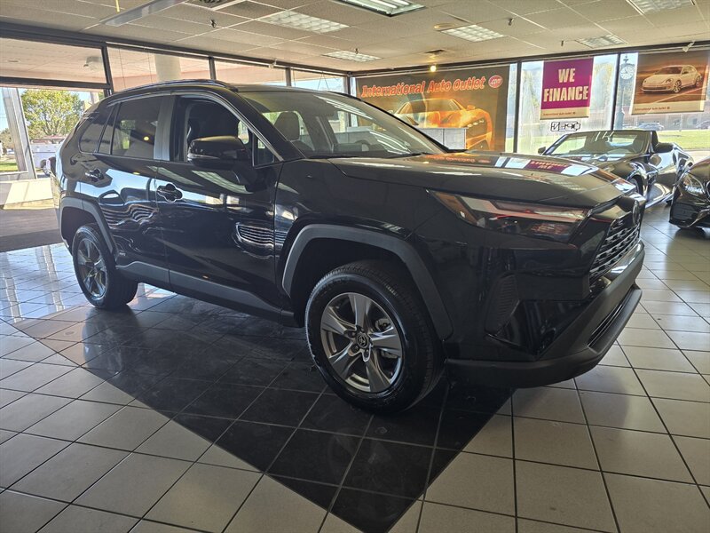 Used 2025 Toyota RAV4 XLE AWD/4WD image 3
