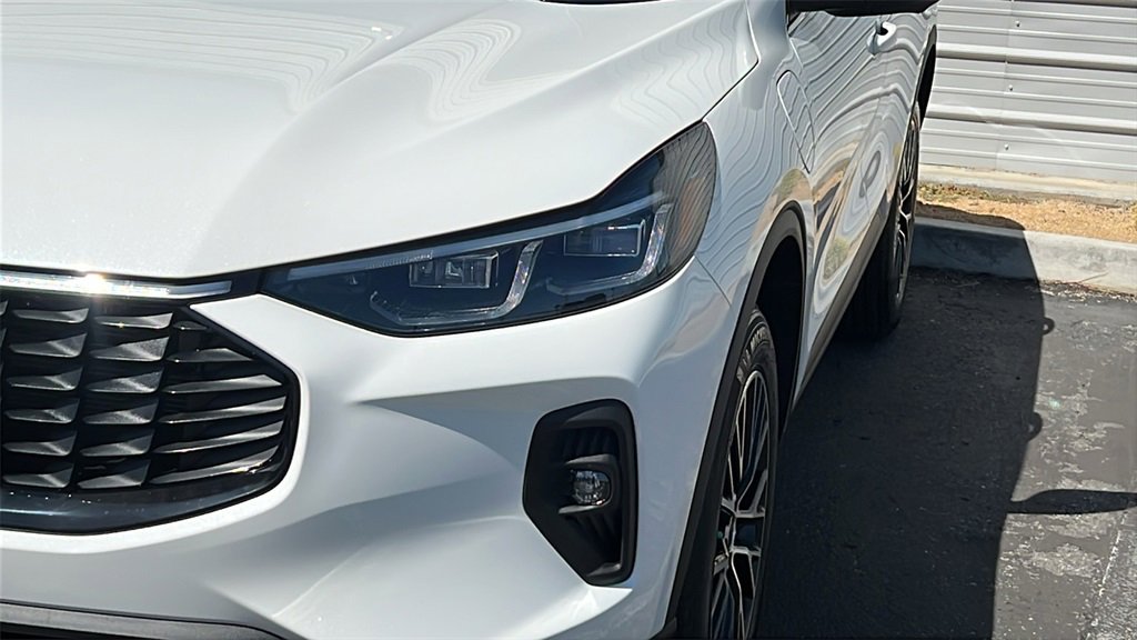 New 2025 Ford Escape SE w/ PHEV Premium Package image 4